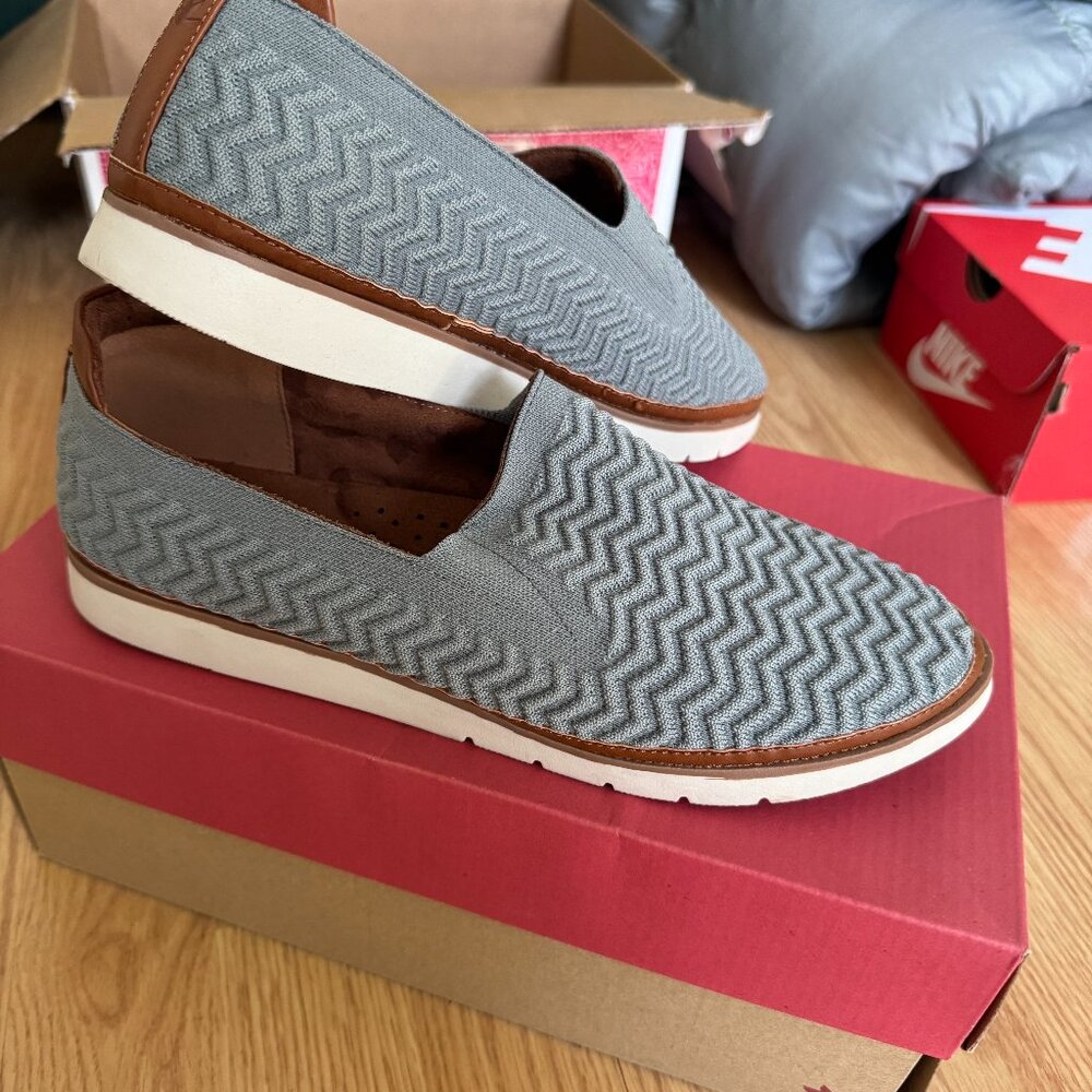Cobb Hill Camryn slipons size 9 green - Picture 2 of 3